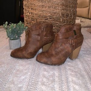 XOXO Booties • 3.5in heel • Perfect condition